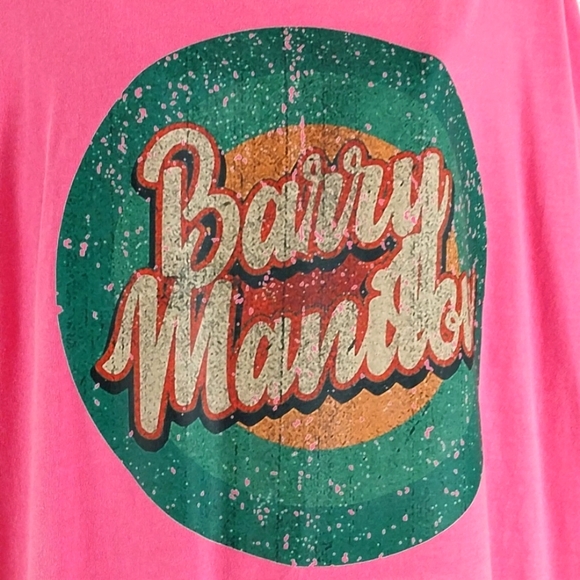 🔵BOGO FREE🔵  Barry Manilow T-Shirt Pink Graphic Short Sleeve Sz 2XL - Picture 2 of 5